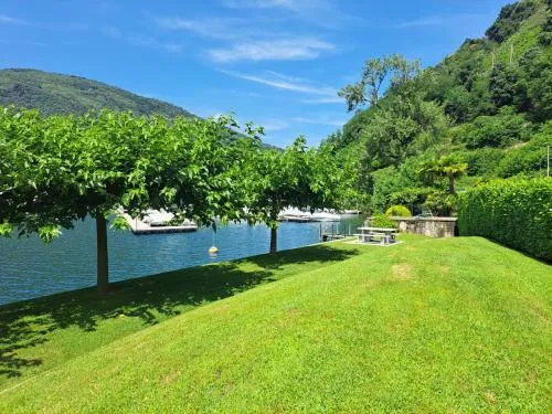 Morcote Romance by Quokka 360 - Apartment with Patio and Shared Pool in Morcote, Schweiz