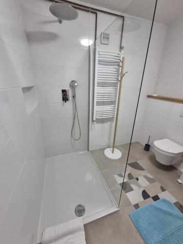 Double Room with Balcony image 4