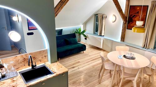 2 bedrooms, 4 beds