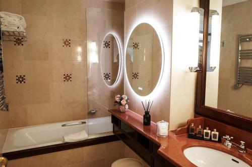 room detail thumbnail 2
