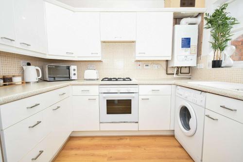 3 Bed House, Sleeps 5, Walking Distance to Centre, Liverpool (photo 2)