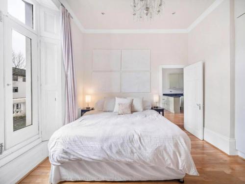 Chic & Cosy Flat, 4-Min Walk to Pimlico Tube, Pet-Friendly, London (photo 10)