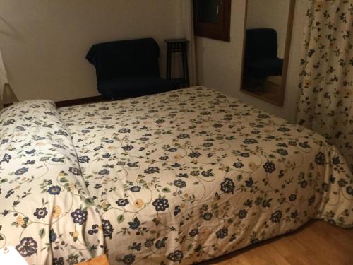 1 queen bed, 2 twin beds