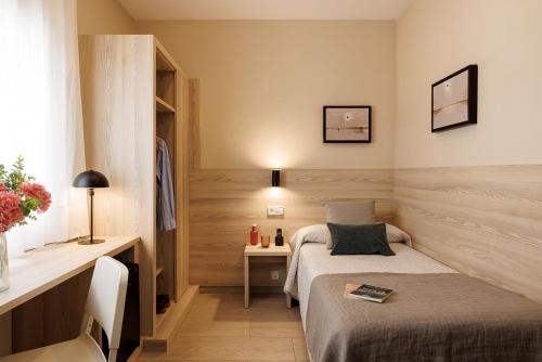 Single Room image 3