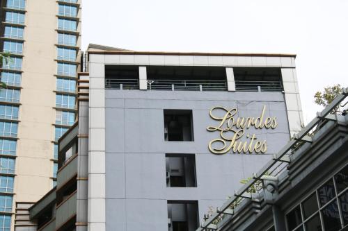 Lourdes Family Suites Makati powered by Cocotel, Манила