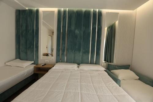 Deluxe Triple Room image 5