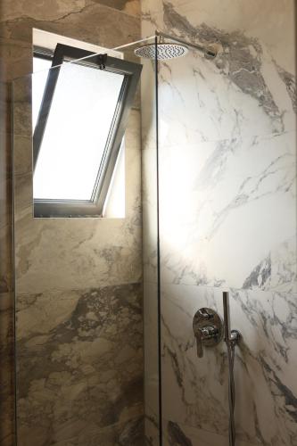Deluxe Triple Room image 1