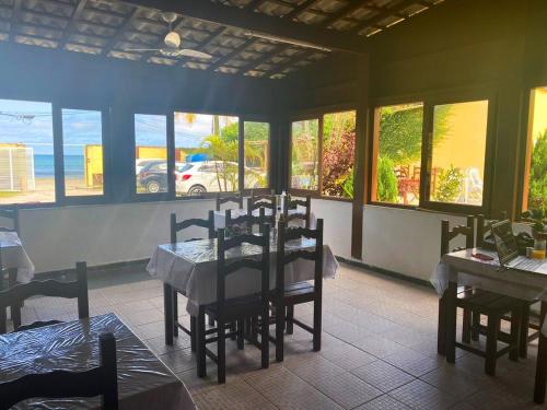 Restaurant, Piscina e Mar PousadaH in Pereque