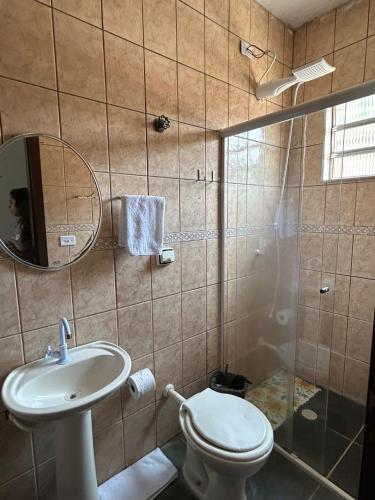 Bathroom, Piscina e Mar PousadaH in Pereque