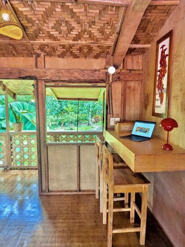 Fully Private, Beach Access, Native Cottage, Queen Bed, AC, WiFi, General Luna (Foto 3)