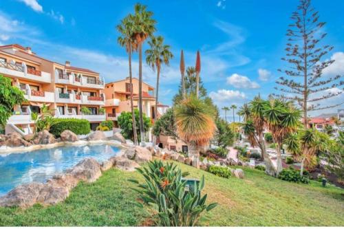 Apartment with pool and gardens near the coast in 聖米格爾