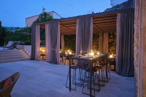 مطعم, Can Aulí Luxury Retreat - Adults Only (Can Auli Luxury Retreat - Adults Only) in بولينكا