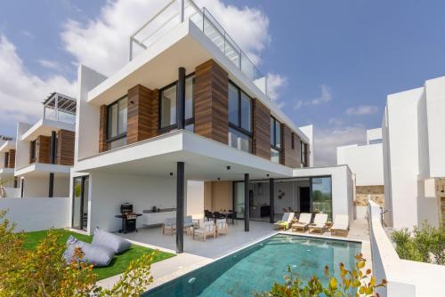 Villa with Private Pool image 8