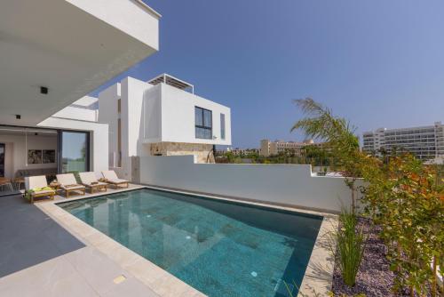 Villa with Private Pool image 6