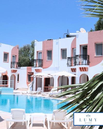 room detail thumbnail 2