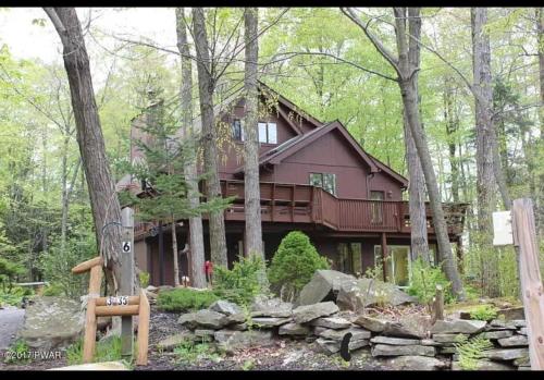 Getaway at the Hideout, Lake Ariel