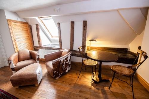 RHUBARB at Drapers Hall – Shrewsbury