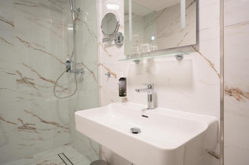 Kikelet Club Hotel - image 13