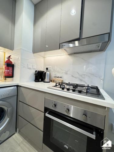 Stylish Pool View 1BR l Central Medyan Escape, Dubai (foto 10)