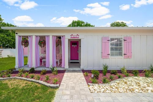 숙소 외관, Pink Prerogative Beach Bungalow with Private Pool in 파나마 시티 (FL)