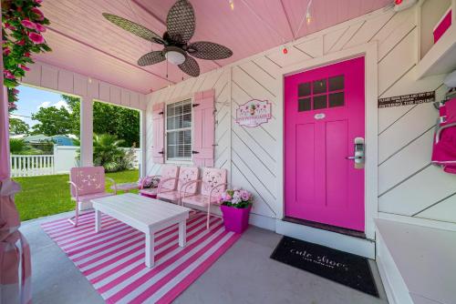 숙소 외관, Pink Prerogative Beach Bungalow with Private Pool in 파나마 시티 (FL)