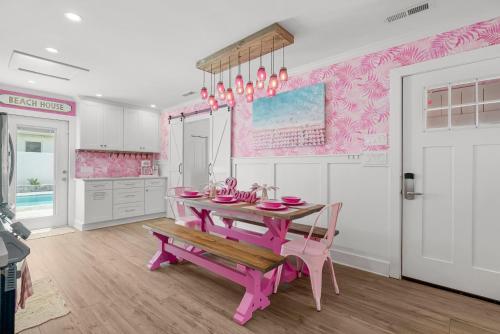 주방, Pink Prerogative Beach Bungalow with Private Pool in 파나마 시티 (FL)