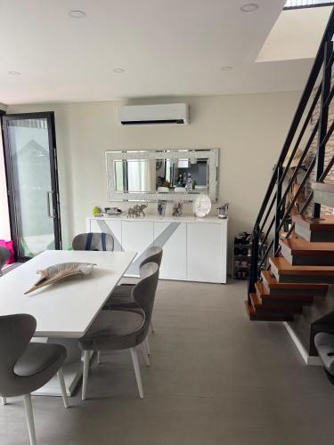 Toes in the sand in ลิฟราเมนโต