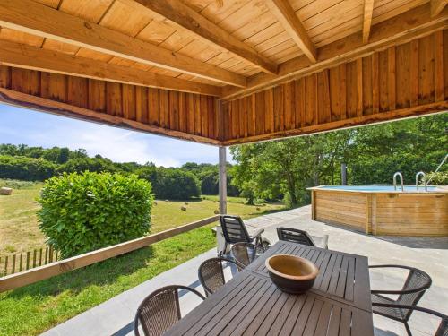Balkons/terase, Au coeur de la Dordogne, maison pour 6, piscine in Rufiņjaka Sensernīna