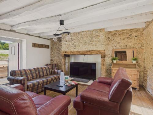 Koplietošanas atpūtas telpa ar TV, Au coeur de la Dordogne, maison pour 6, piscine in Rufiņjaka Sensernīna