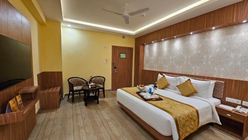 Standard King Room image 5