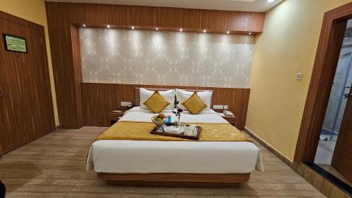 Standard King Room image 4