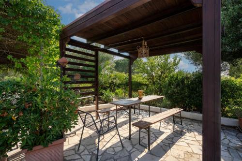 Garden, GuestHost - Il Pergolato Charming Trullo & Flat in Sorbola