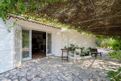 Garden, GuestHost - Il Pergolato Charming Trullo & Flat in Sorbola