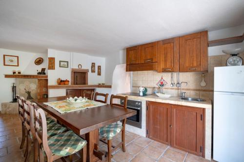 Kitchen, GuestHost - Il Pergolato Charming Trullo & Flat in Sorbola