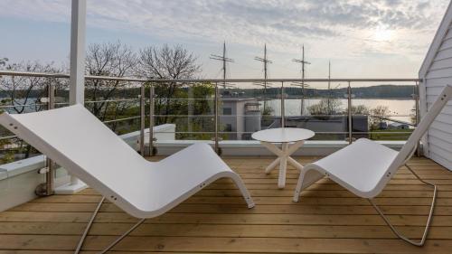 ระเบียง/ชานเรือน, Hotel Cikada in มาเรียฮาม