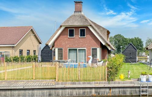Stunning Home In Idskenhuizen - With Wifi