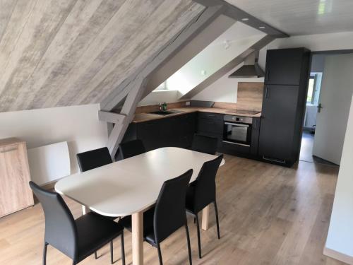 La Bourboule - Étoile des neiges - Appartement refait à neuf - 2 chambres wifi - randonnée la Roche des Fées, La Bourboule