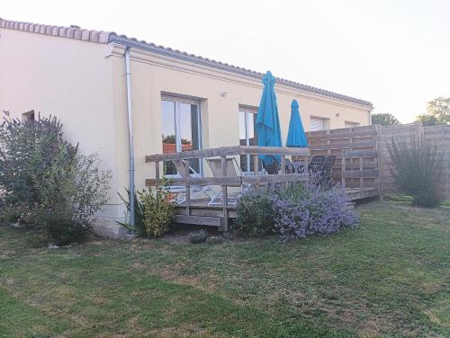 Gite 3 étoiles avec jardin et parking proche Libourne Saint Emilion et Bordeaux Le Ptit Coin de Soleil 1 a 6 personnes gîte à louer Maransin