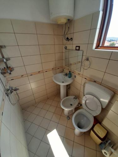 One-Bedroom Apartment image 7