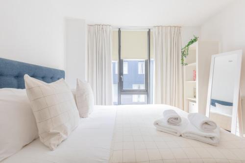 Modern 1BD Flat 6 min walk to Old Street Station, Лондон (фото 2)