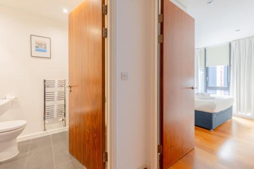 Modern 1BD Flat 6 min walk to Old Street Station, Лондон (фото 5)