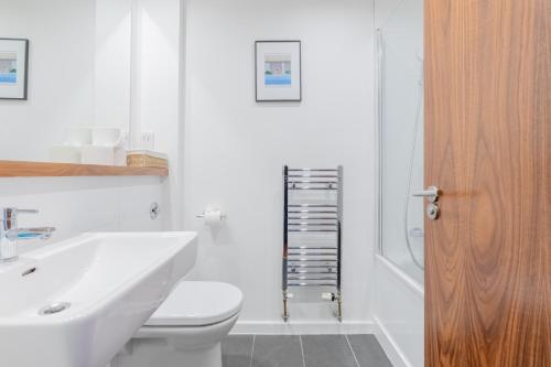 Modern 1BD Flat 6 min walk to Old Street Station, Лондон (фото 7)