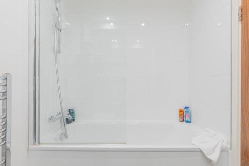 Modern 1BD Flat 6 min walk to Old Street Station, Лондон (фото 10)