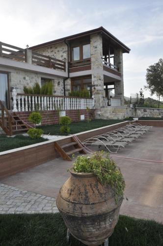 Taş Avlu Butik Otel – Karaburun, AL