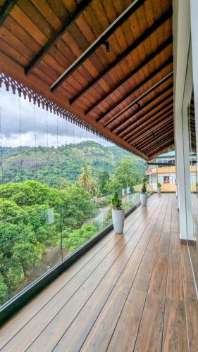 . Royal Lion Hotel - Kandy Road, Galagadara