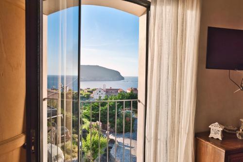 Навколишнє середовище, Il Saracino boutique suites in Капрайя