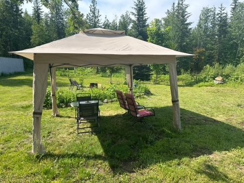 Cozy cabin in เคลียร์วอเตอร์ (BC)