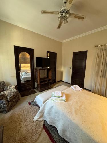 Deluxe Double Room image 2