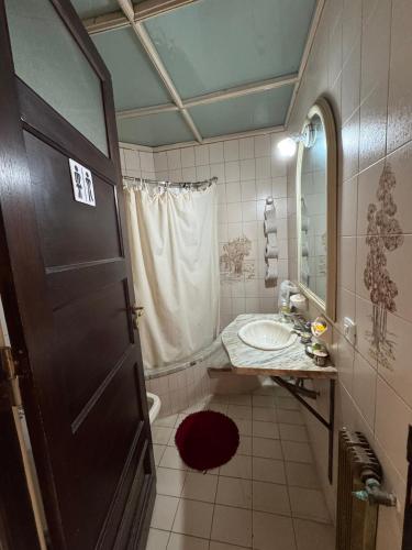 Double Room with Shared Bathroom image 3
