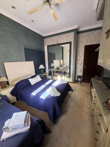 Triple Room with Shared Bathroom image 2